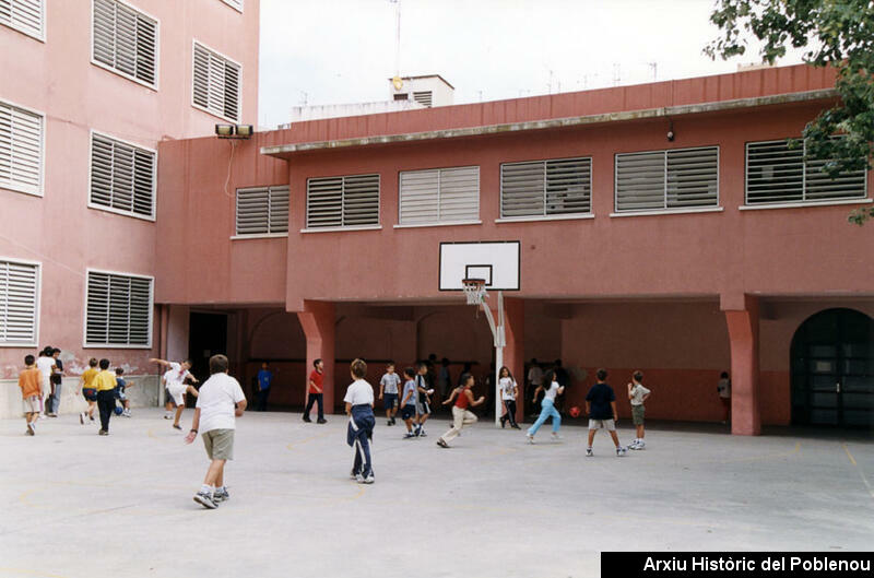 04898 Escola Mar Bella 2001