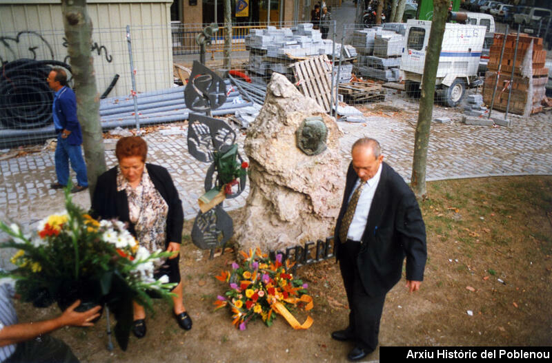 04159 Monument Pere Relats 1998