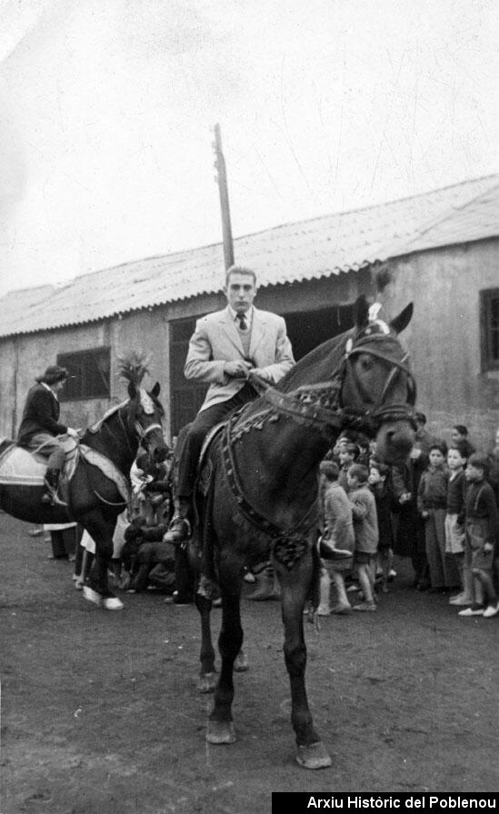 07726 Els tres tombs [1944]