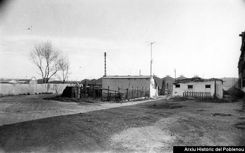 01821 Barraques carrer Agricultura [1973]