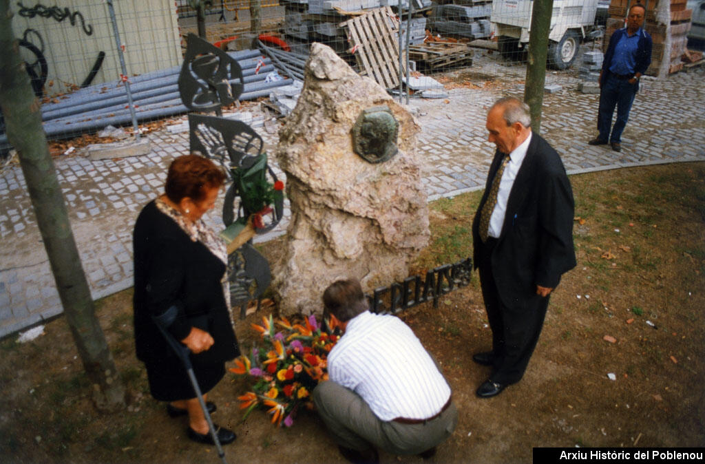 04158 Monument Pere Relats 1998