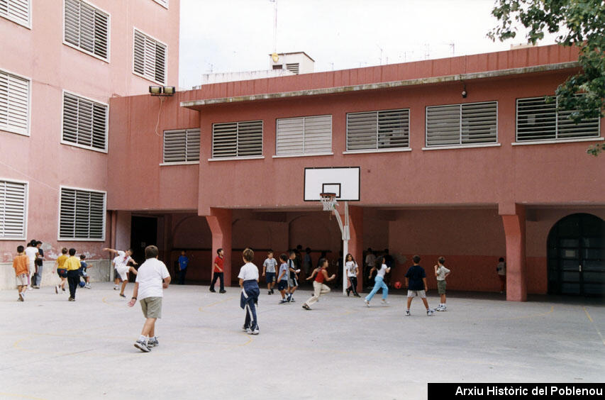 04898 Escola Mar Bella 2001