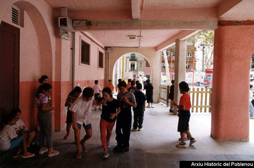 04900 Escola Mar Bella 2001