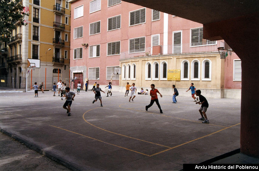 04901 Escola Mar Bella 2001