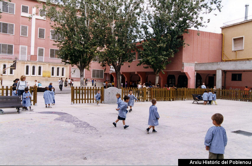 04902 Escola Mar Bella 2001