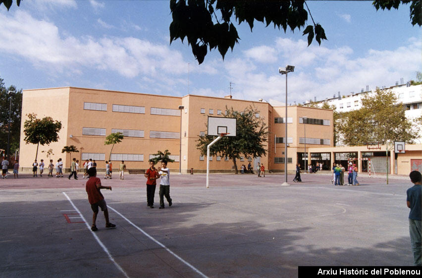 04919 Escola Bogatell 2001