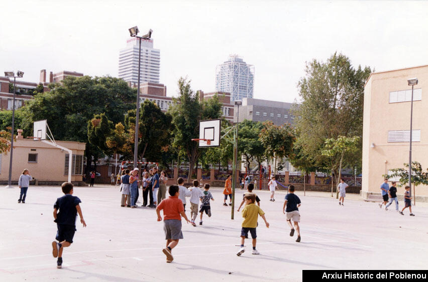 04920 Escola Bogatell 2001