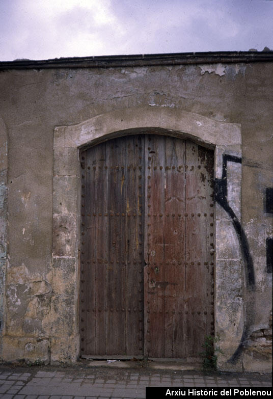 06945 Porta de fusta 2004