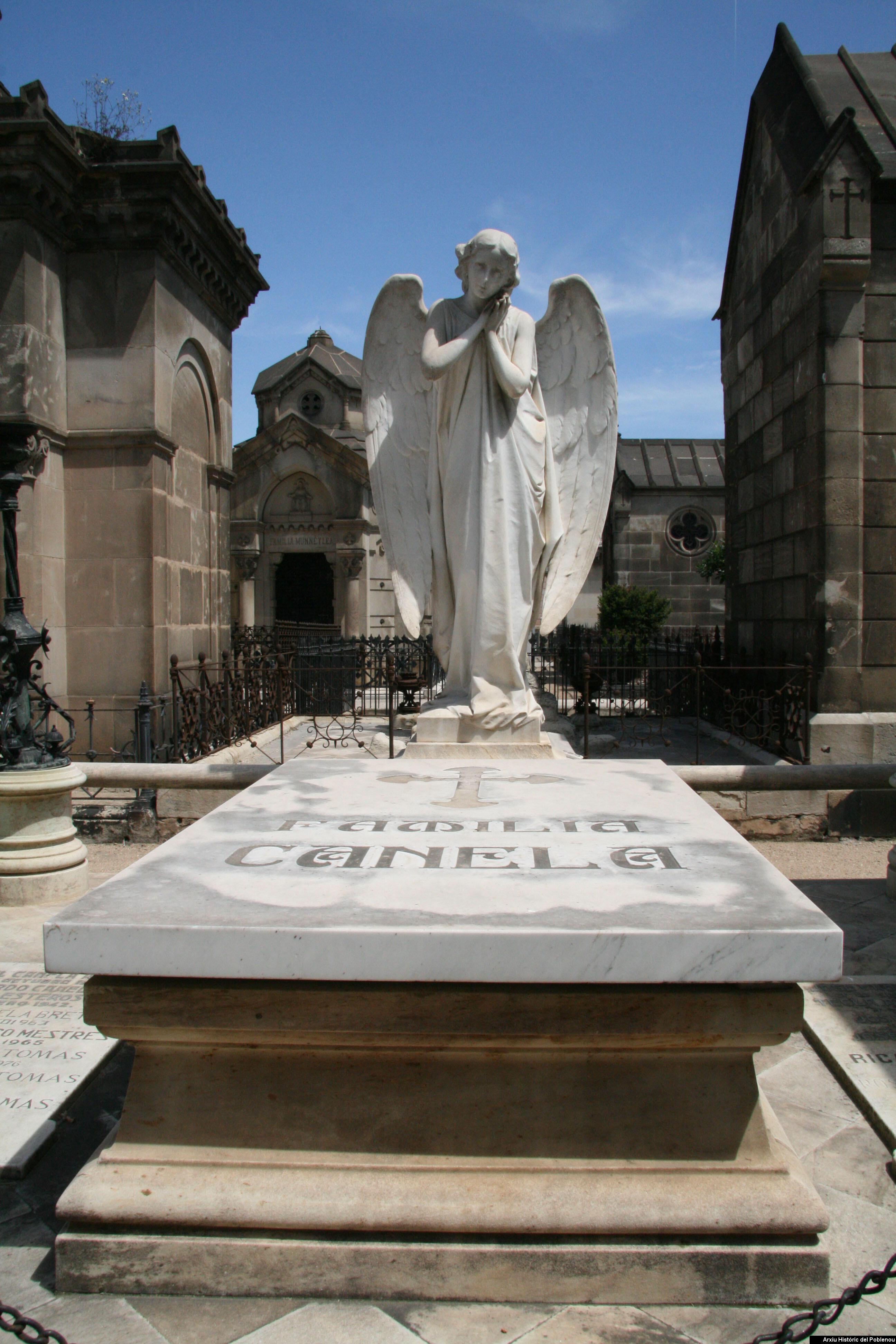 09176 Cementiri de l'est 2008