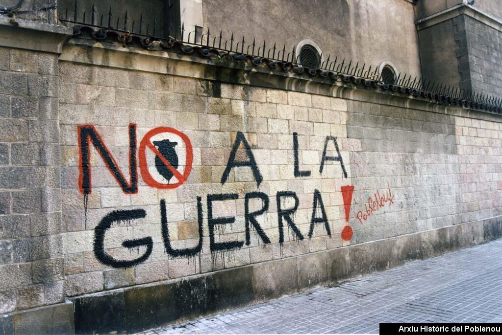 10900 Pintada contra la guerra 2003