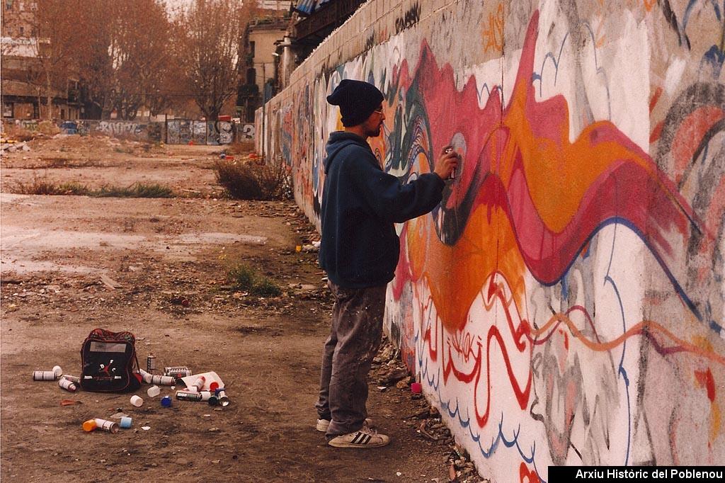 11978 Mural a Llacuna [2000]