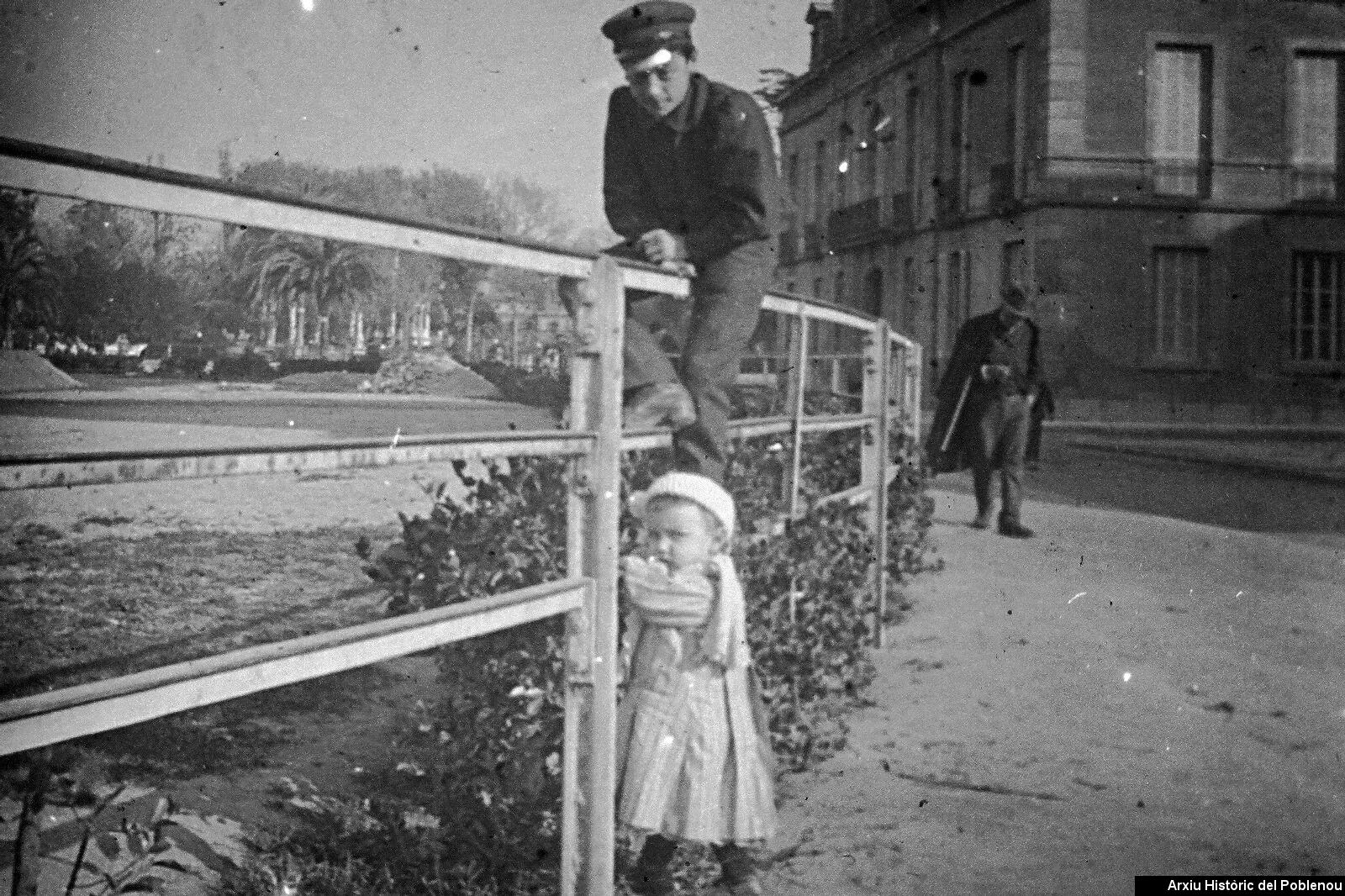 24198 Joan i Pere Acarín Sala 1910