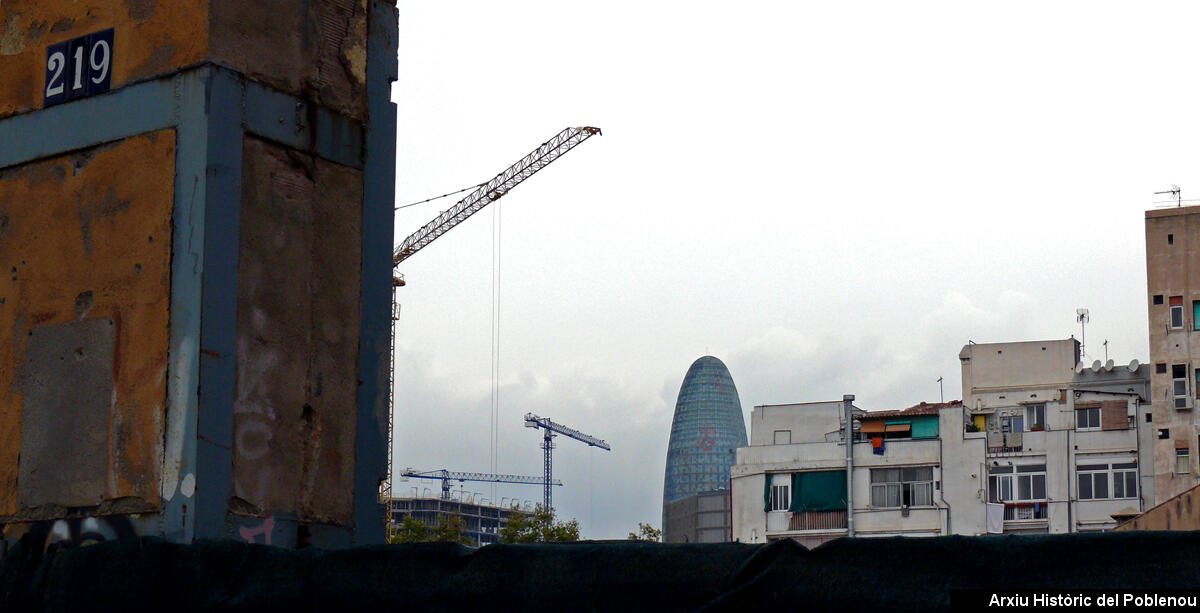 24222 Enderrocs al Poblenou 2007