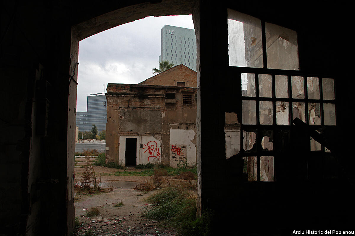 24247 Enderrocs al Poblenou 2010