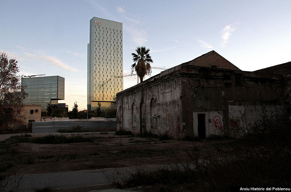 24253 Enderrocs al Poblenou 2010