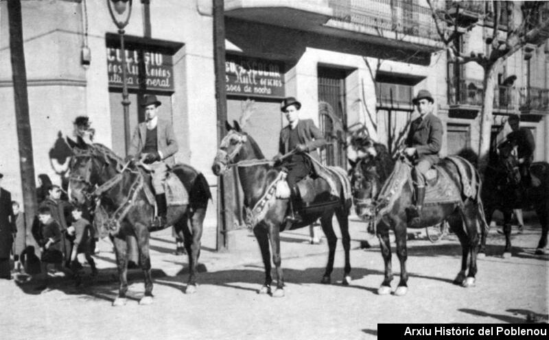 07722 Els tres tombs 1945