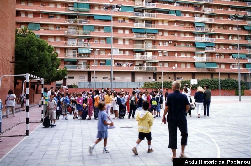 04923 Escola Catalònia 2001
