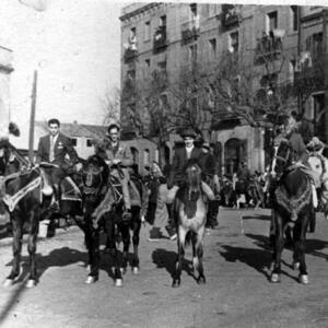 05692 Tres Tombs [1950]