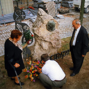 04158 Monument Pere Relats 1998