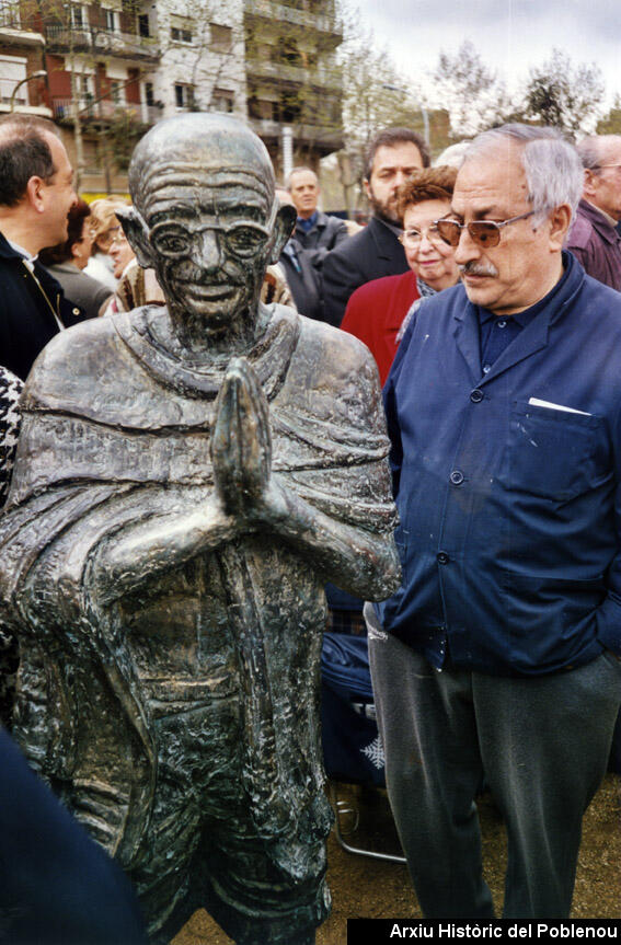 04589 Monument Gandhi 2000