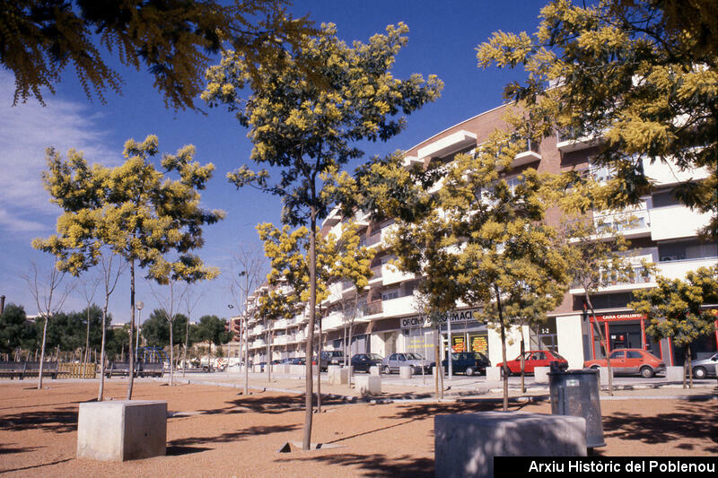 21017 Plaça Julio González 1999