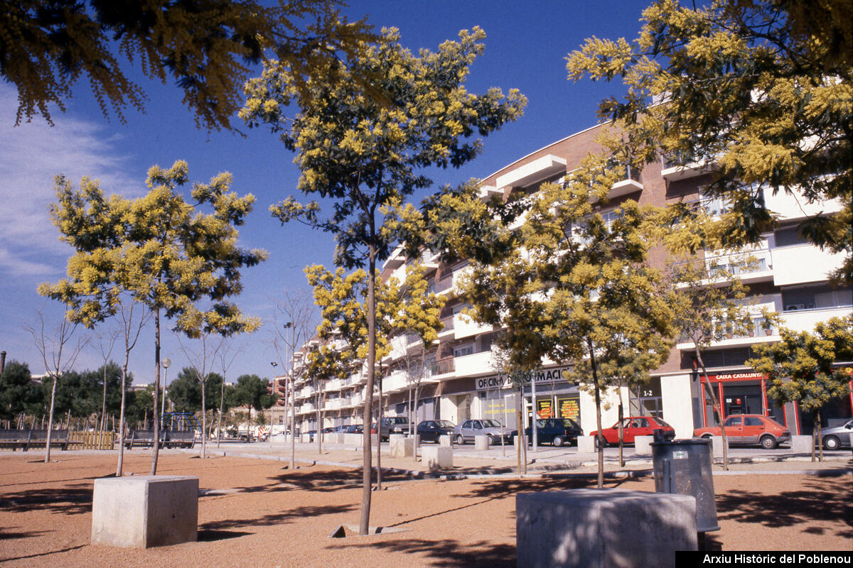 21017 Plaça Julio González 1999