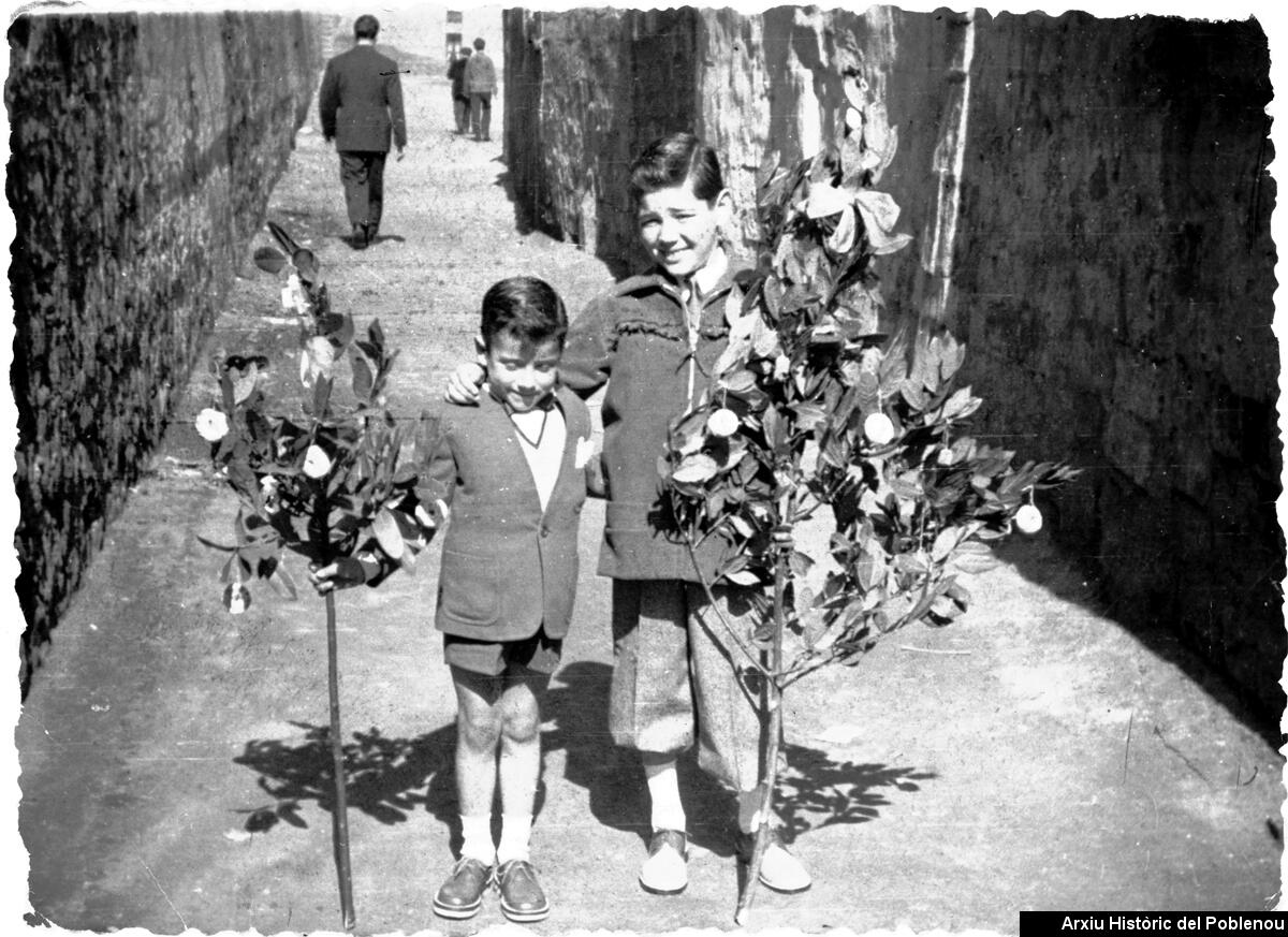 22970 Barraques rera cementiri 1957