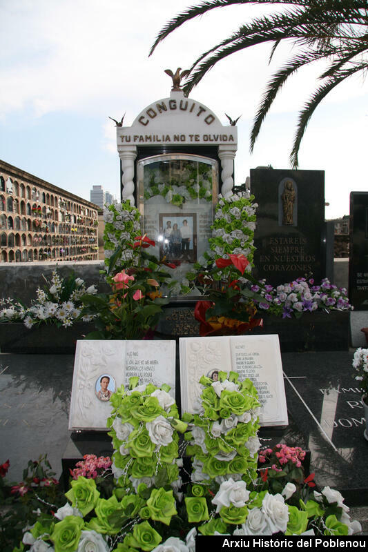 09198 Cementiri de l'est 2008