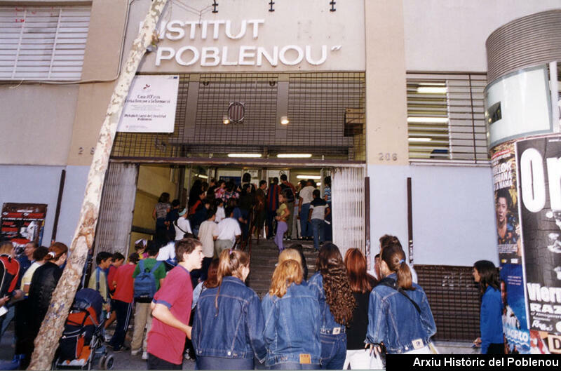 04907 Institut Poblenou 2001